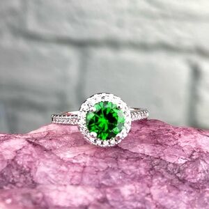 NWT Boutique Emerald Green Rhinestone Halo Formal Fashion Ring Size 6